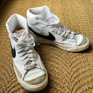 Nike Women’s Blazer Mid ‘77
